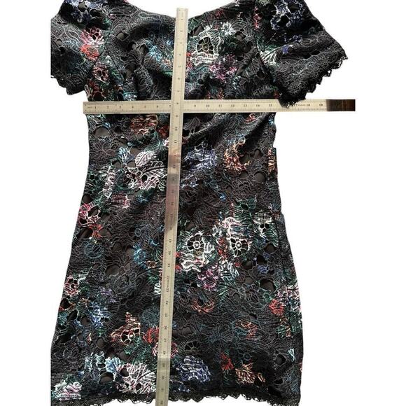 $495 Marchesa Notte Women's Black Floral Cutout Lace Overlay Shift Dress Size 8 - Picture 2 of 6